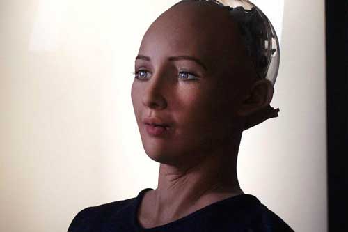 با سوفیا آشنا شوید رباتی که حرف می زند، فکر می کند و احساس دارد